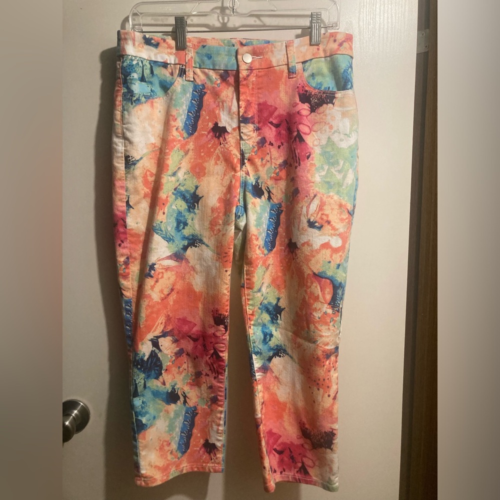 Chicos Vibrant Abstract Print capris